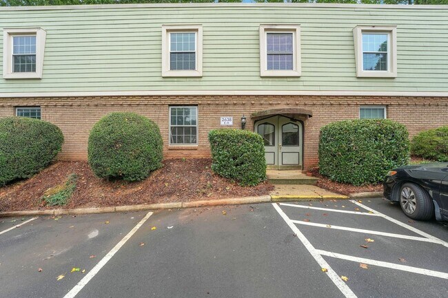 Foto del edificio - Charming 3BR Condo in Charlotte