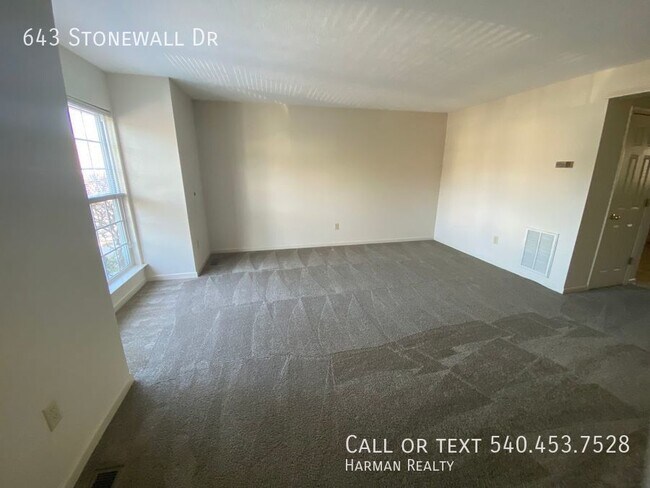 Foto del edificio - Centrally Located 2-bedroom townhome
