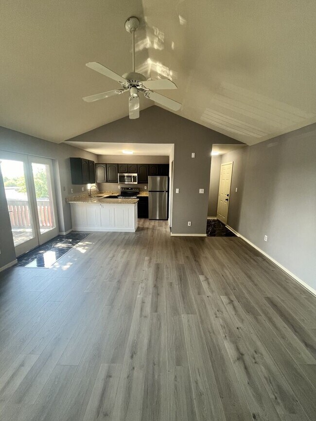 Photo - 146 Paladin Dr House