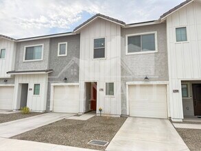 Building Photo - 7532 W Darrow St