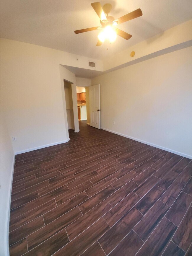 Foto del edificio - 9203 Myrtlewood Cir W