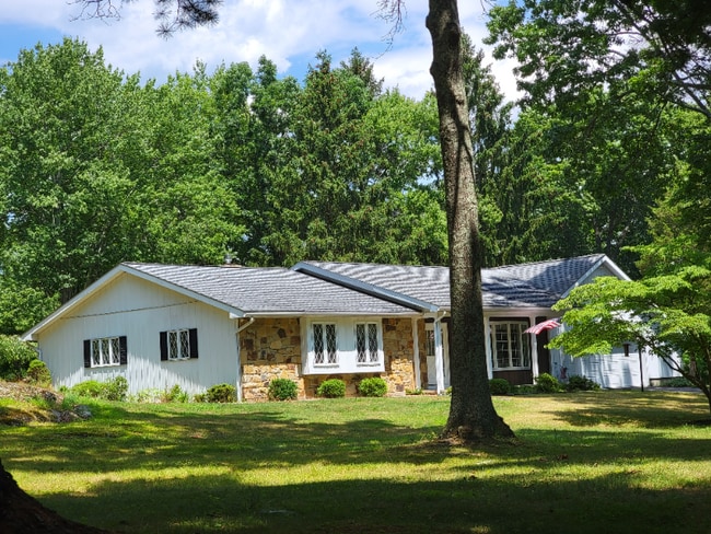 Building Photo - 335 Colgate Ln