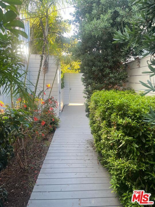 Foto del edificio - 338 Rennie Ave