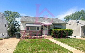 Building Photo - 2533 Tamm Ave