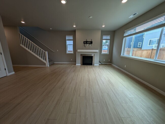 Building Photo - LIKE-NEW 3 bedroom home in Lacey!