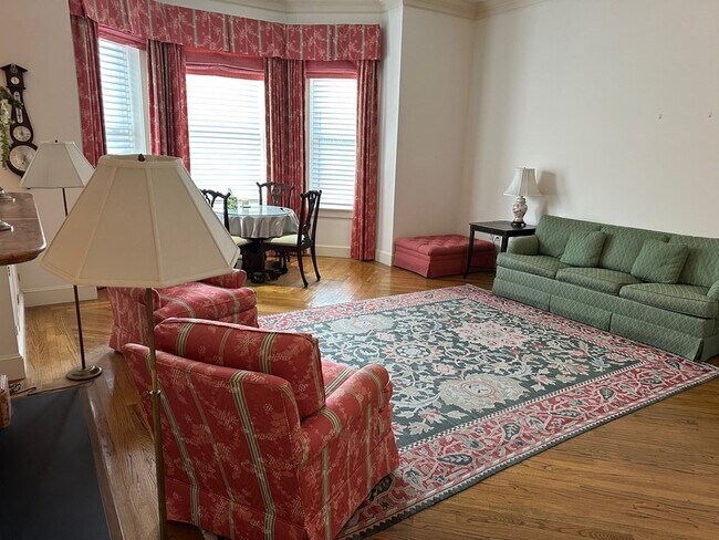 Foto del edificio - 144 Beacon St