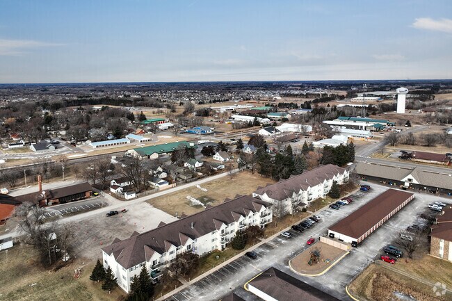 Foto aérea - Isanti Village Apartments