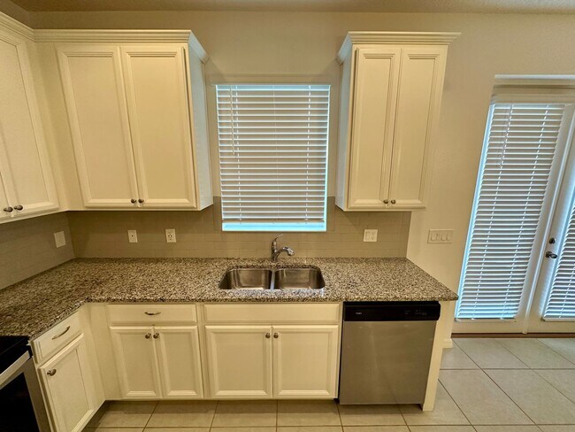 Foto del edificio - MOVE IN SPECIAL! 3/2.5 Town Home in Golden...