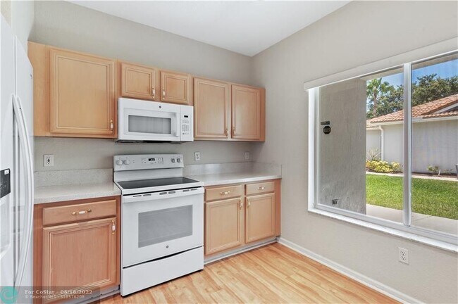 Foto del edificio - 4704 SW 12th Pl
