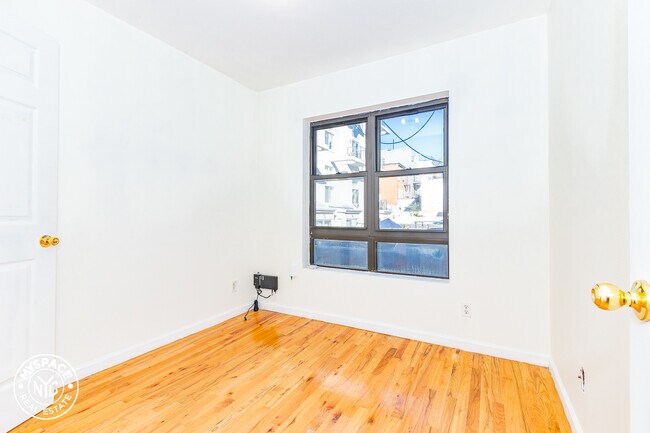 Building Photo - 114 Leonard St