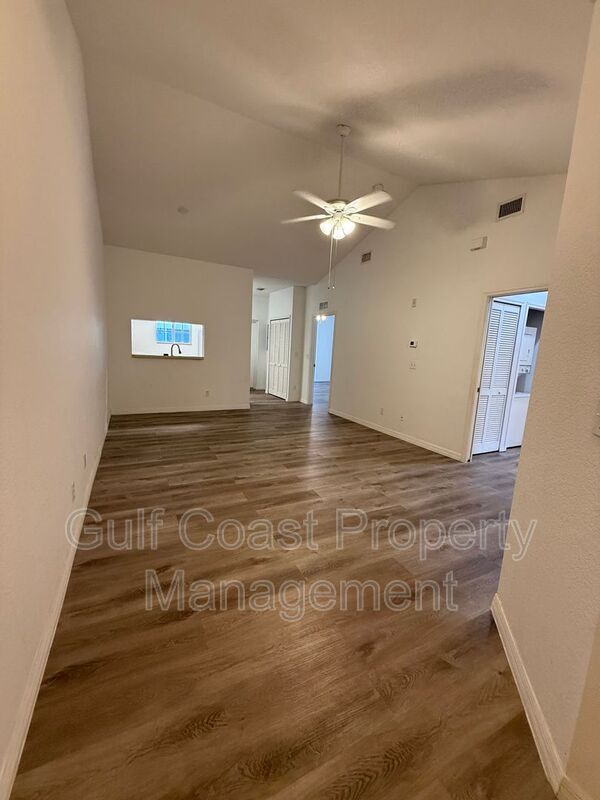 Foto del edificio - 8416 Bernwood Cove Loop