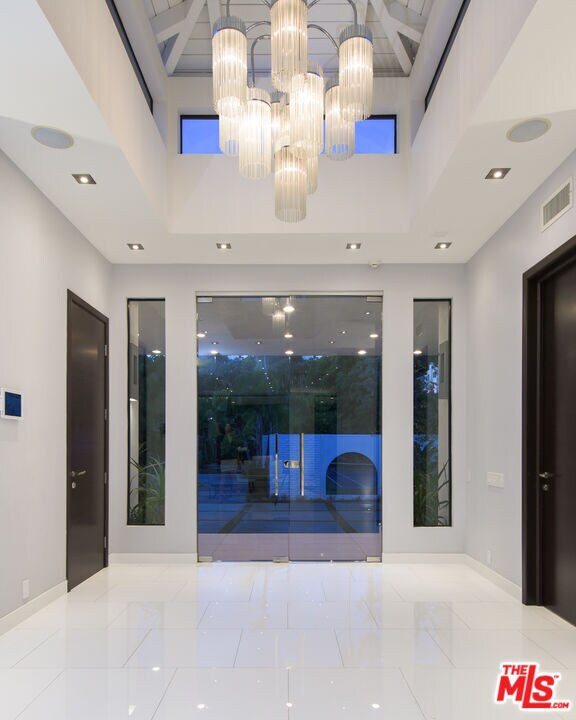 Foto del edificio - 900 N Hillcrest Rd