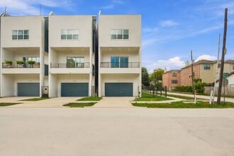 Building Photo - 2217 Sherwin St