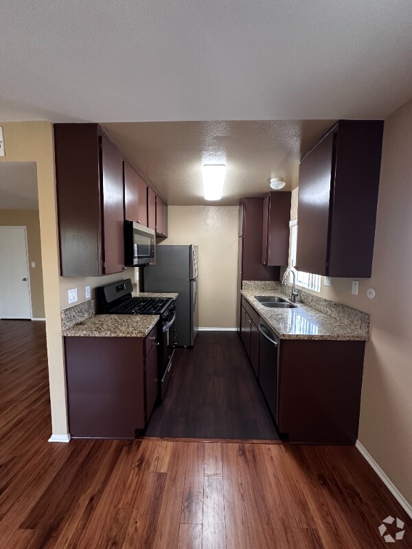 West of Mission District Apartments for Rent with a Garage San