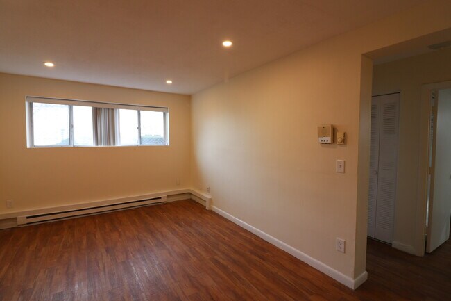 Building Photo - 256 Parker Hill Ave