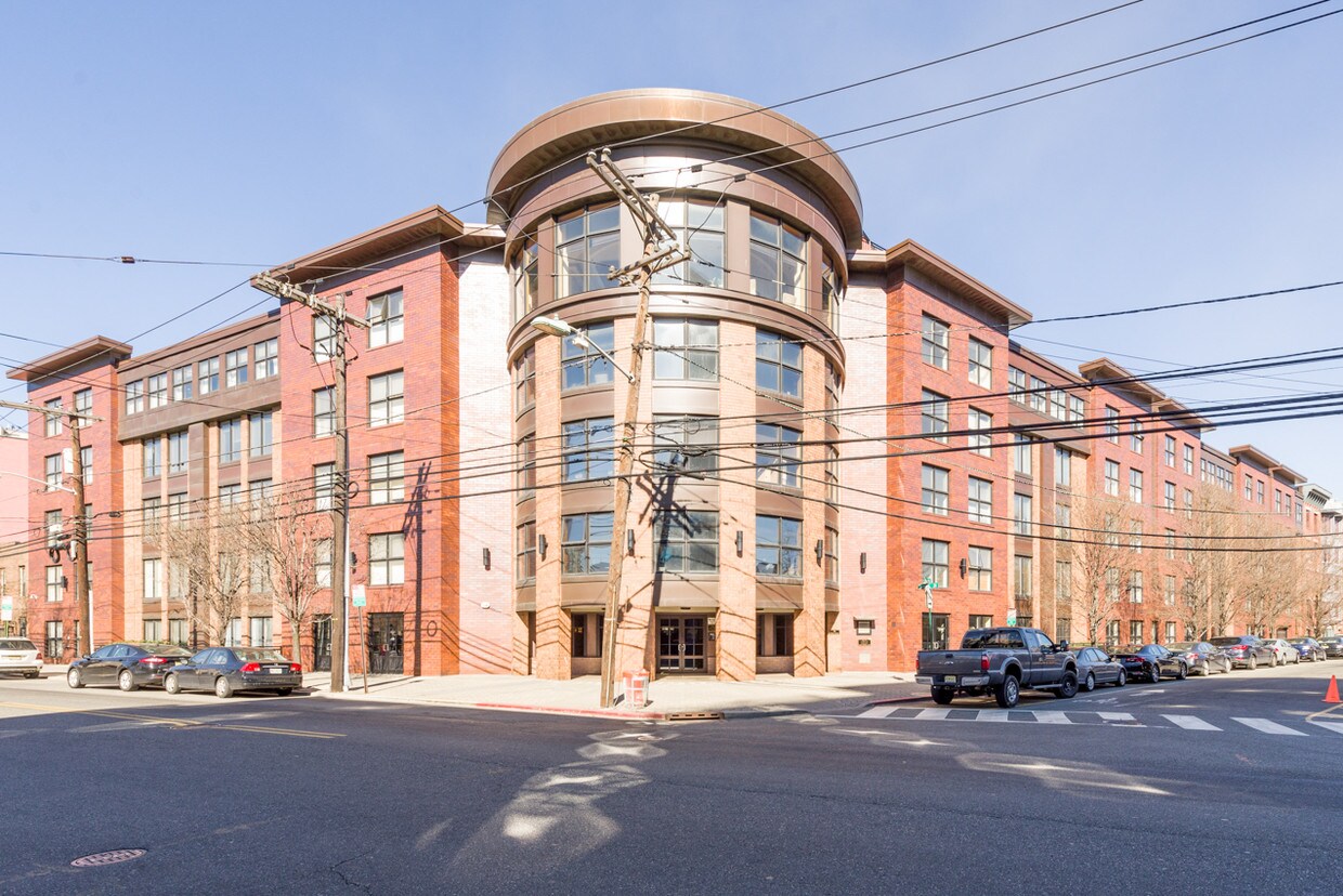 Primary Photo - 70 Adams St