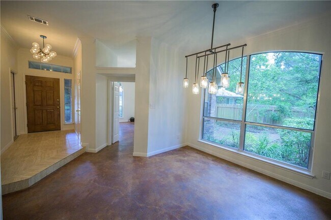 Building Photo - 6000 La Naranja Ln