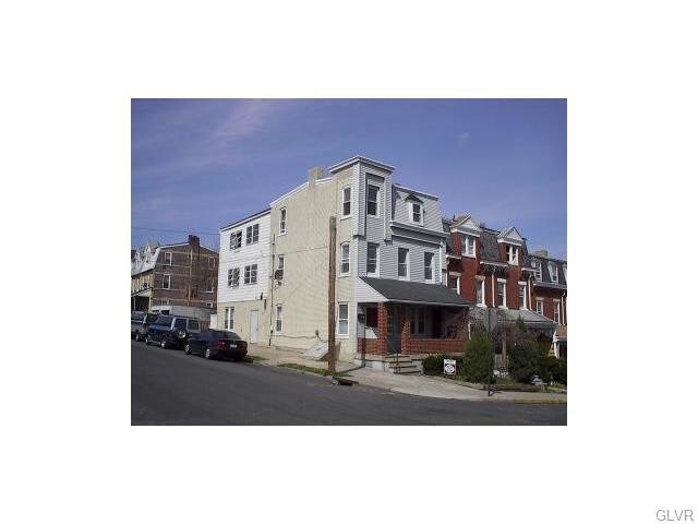 Building Photo - 902 N 5th St