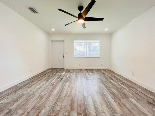 Foto del edificio - 3663 Laurette Ln