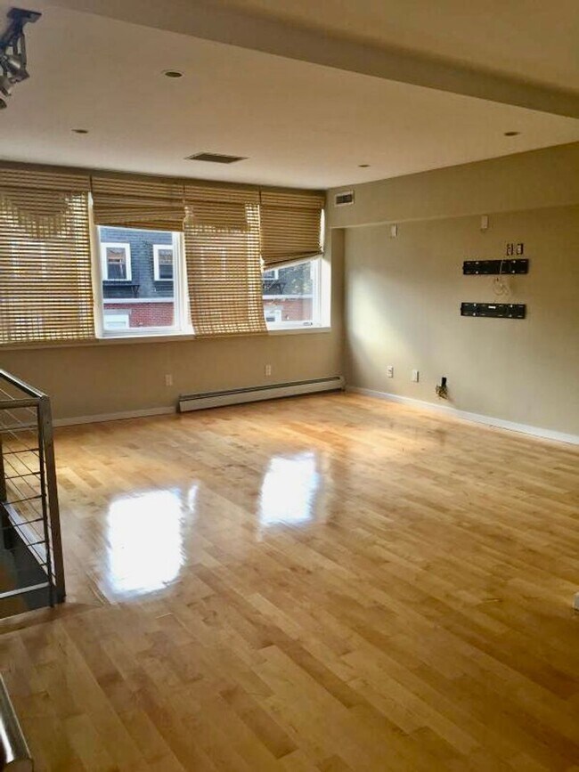 Foto del edificio - Spacious 3 Bed 2 Bath!