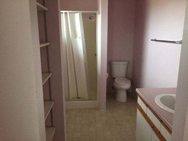 Building Photo - 4 br, 2.5 bath House - 955 Foys Lake Rd.