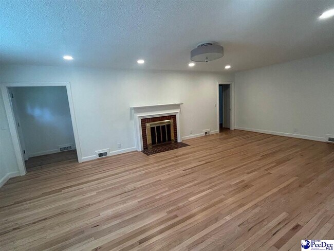 Foto del edificio - 503 Greenway Dr