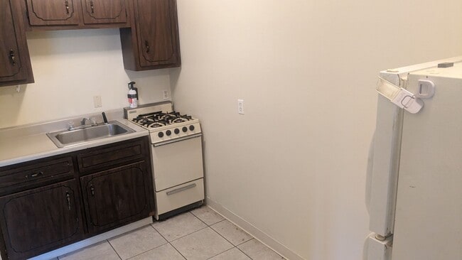 Building Photo - 105 Hilltop Dr