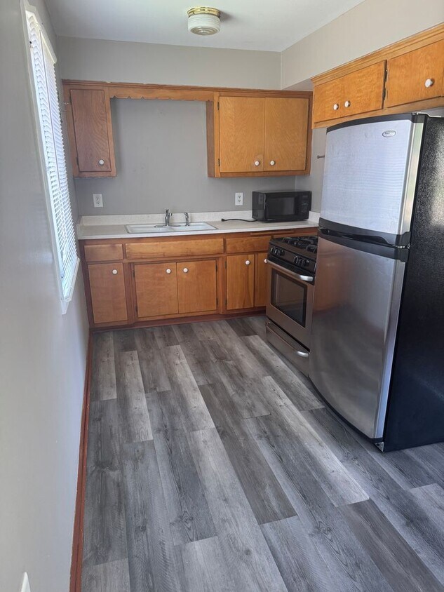 Foto principal - 2025 W Warnimont Ave
