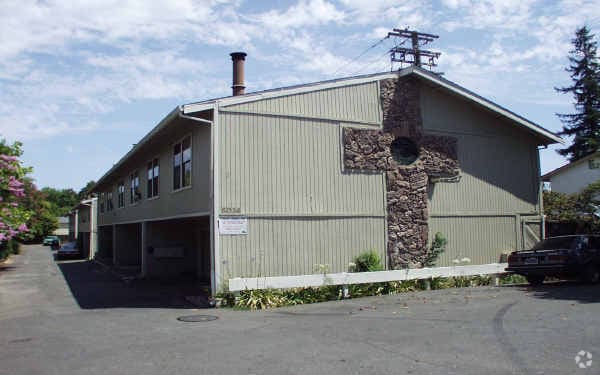 Building Photo - 5034 Manzanita Ave