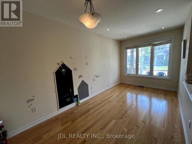Photo du bâtiment - 167 Shirrick Dr