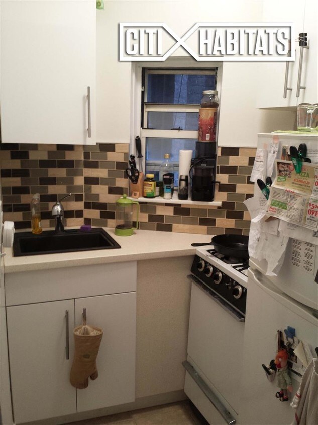 Foto del edificio - 319 E 73rd St