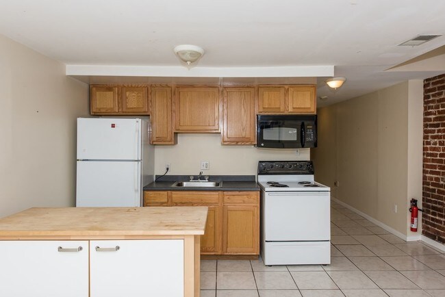Building Photo - Spacious Columbia Heights Basement Apt.