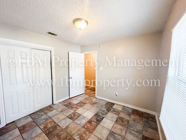 Foto del edificio - 2535 W Sycamore Ave