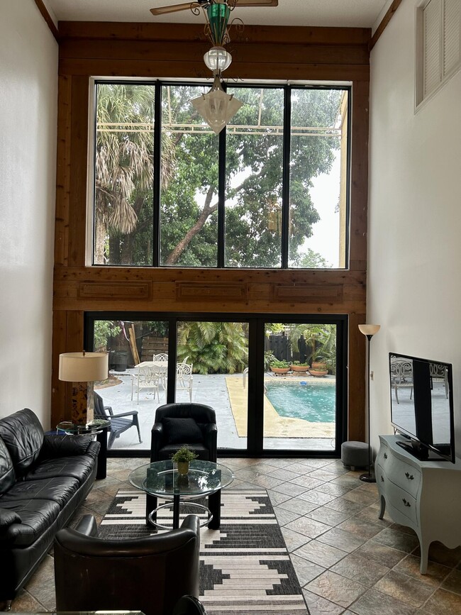 Foto del edificio - 12745 Westhampton Cir