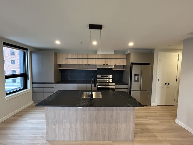 Building Photo - 5616-5616 South St