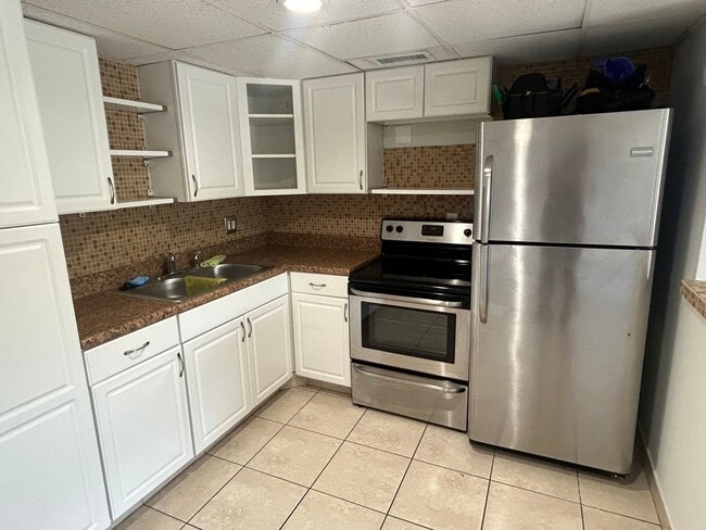 Building Photo - 2036 NE 18th St