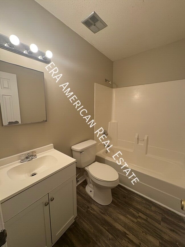 Building Photo - 520 Landview Dr