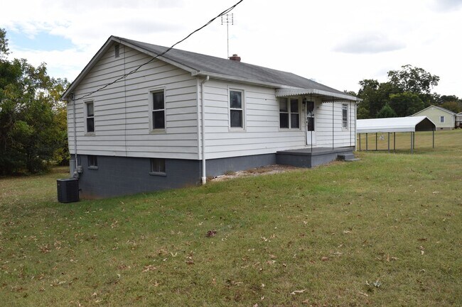 Foto del edificio - Charming 3-Bedroom Home in Hickory – $1,50...