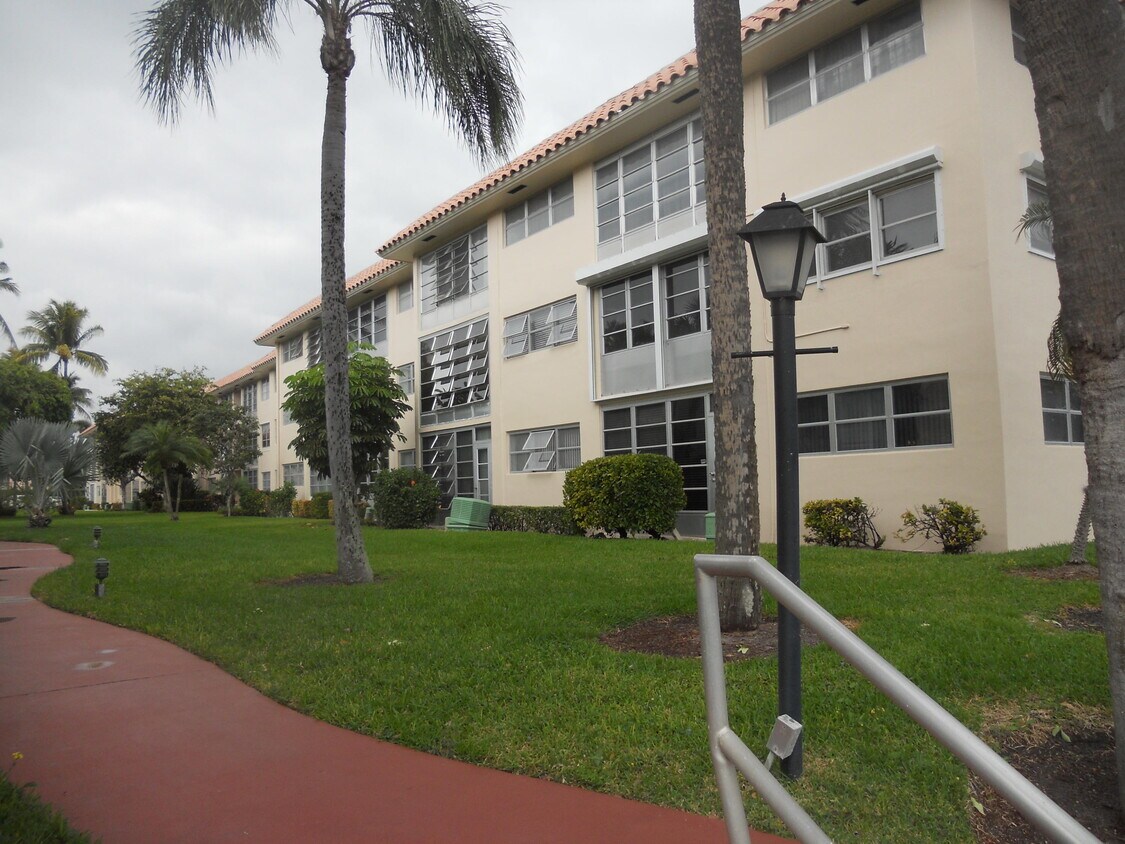 750 NE Spanish River Blvd Unit 101, Boca Raton, FL 33431 Condo for