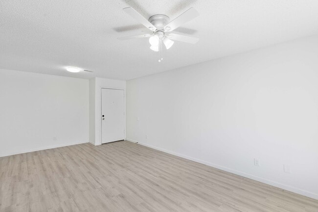Interior Photo - Recently updated apartments near to shoppi...