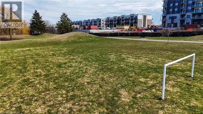 Building Photo - 25 Palace St