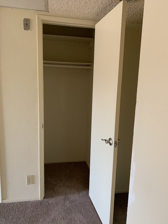 coat closet - 3724 Glendon Ave