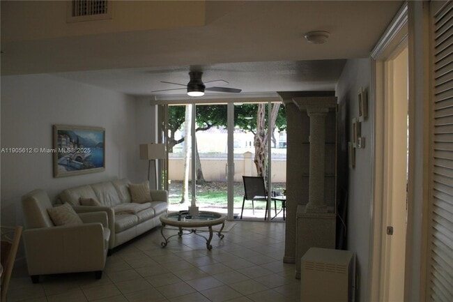 Foto del edificio - 519 E Sheridan St