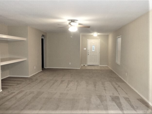 Building Photo - 217 N Willow Way