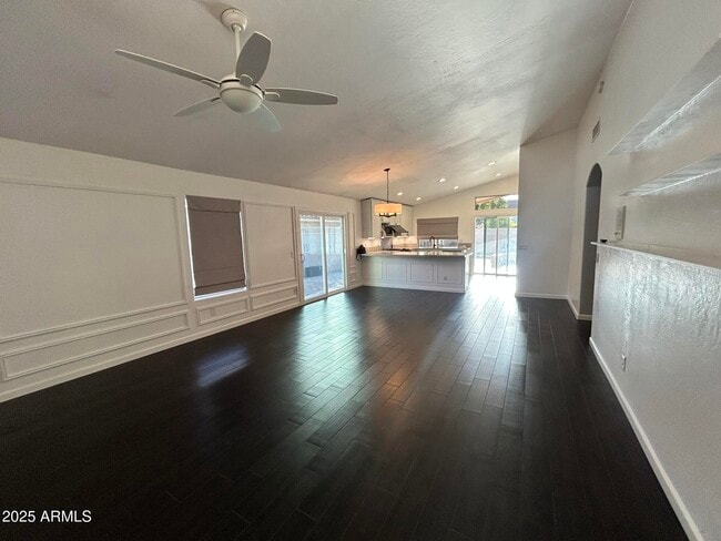 Foto del edificio - 855 N Quail Ln