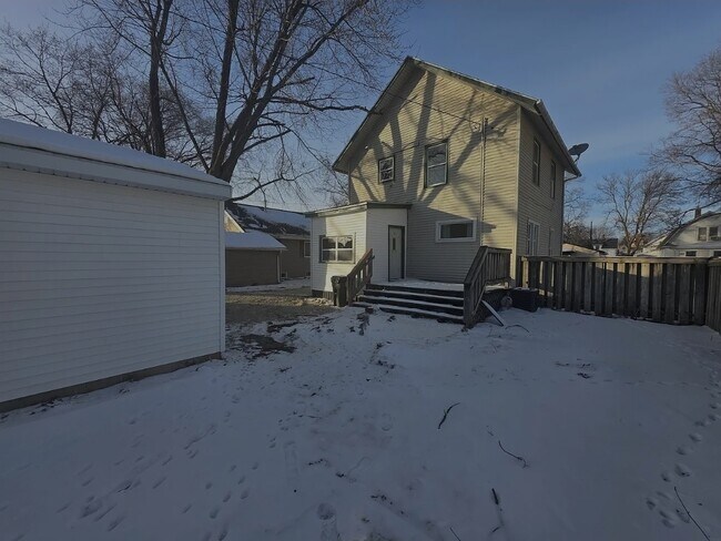 Building Photo - 1134 Bertch Ave