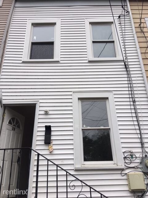 Foto principal - 3 br, 1 bath House - 19 Jersey St