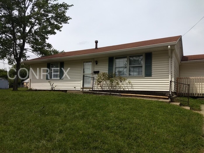 Primary Photo - Ranch Style Home!