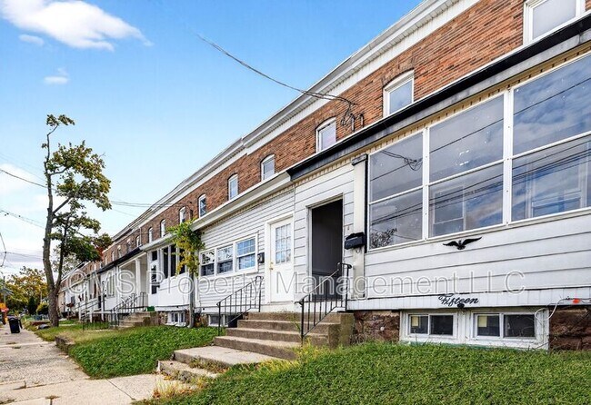 Building Photo - 15 Adella Ave