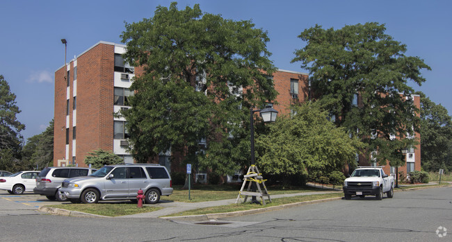 Building Photo - Hadley West Apartments